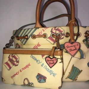 Dooney & Bourke collectible summer bag with wristlet!